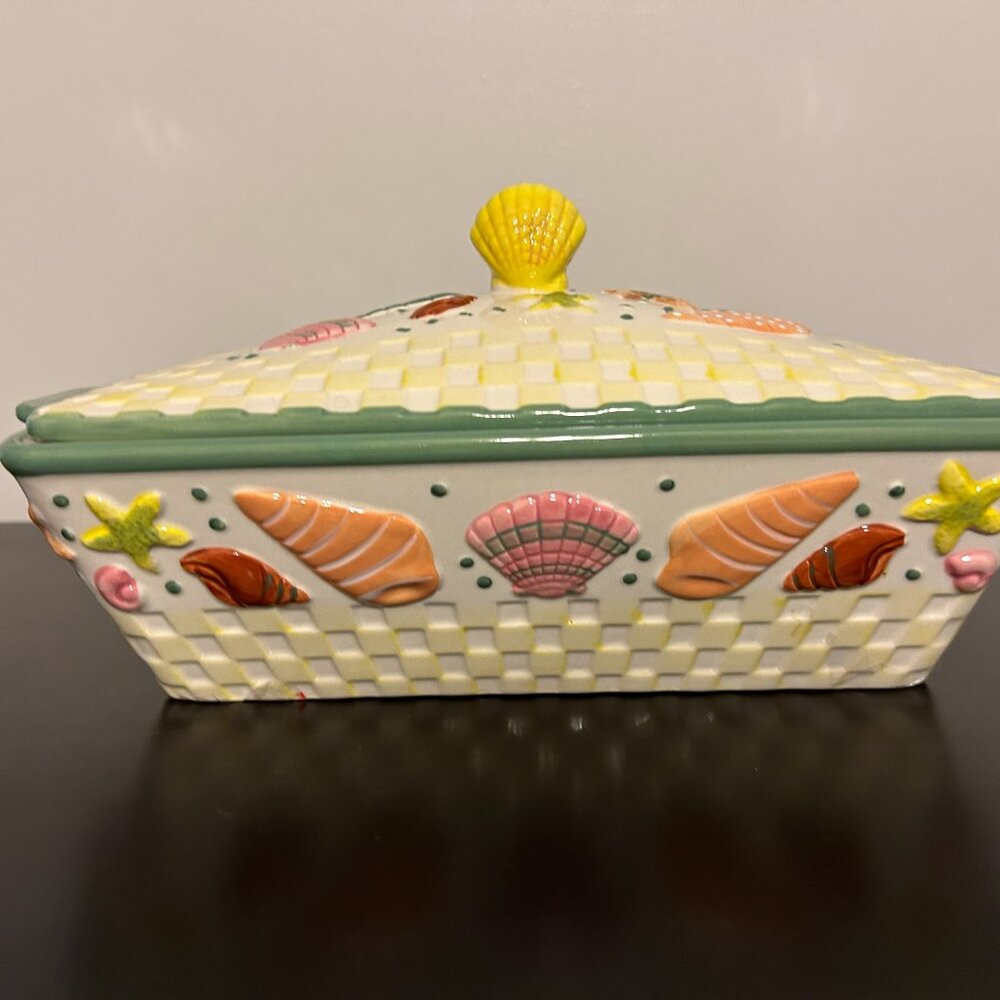 TEMPTATIONS Summer Shells 2 Qt Rectanglular Baking Casserole Dish with Lid